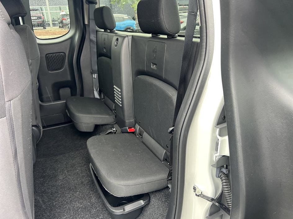 2025 Nissan Frontier SV photo 15