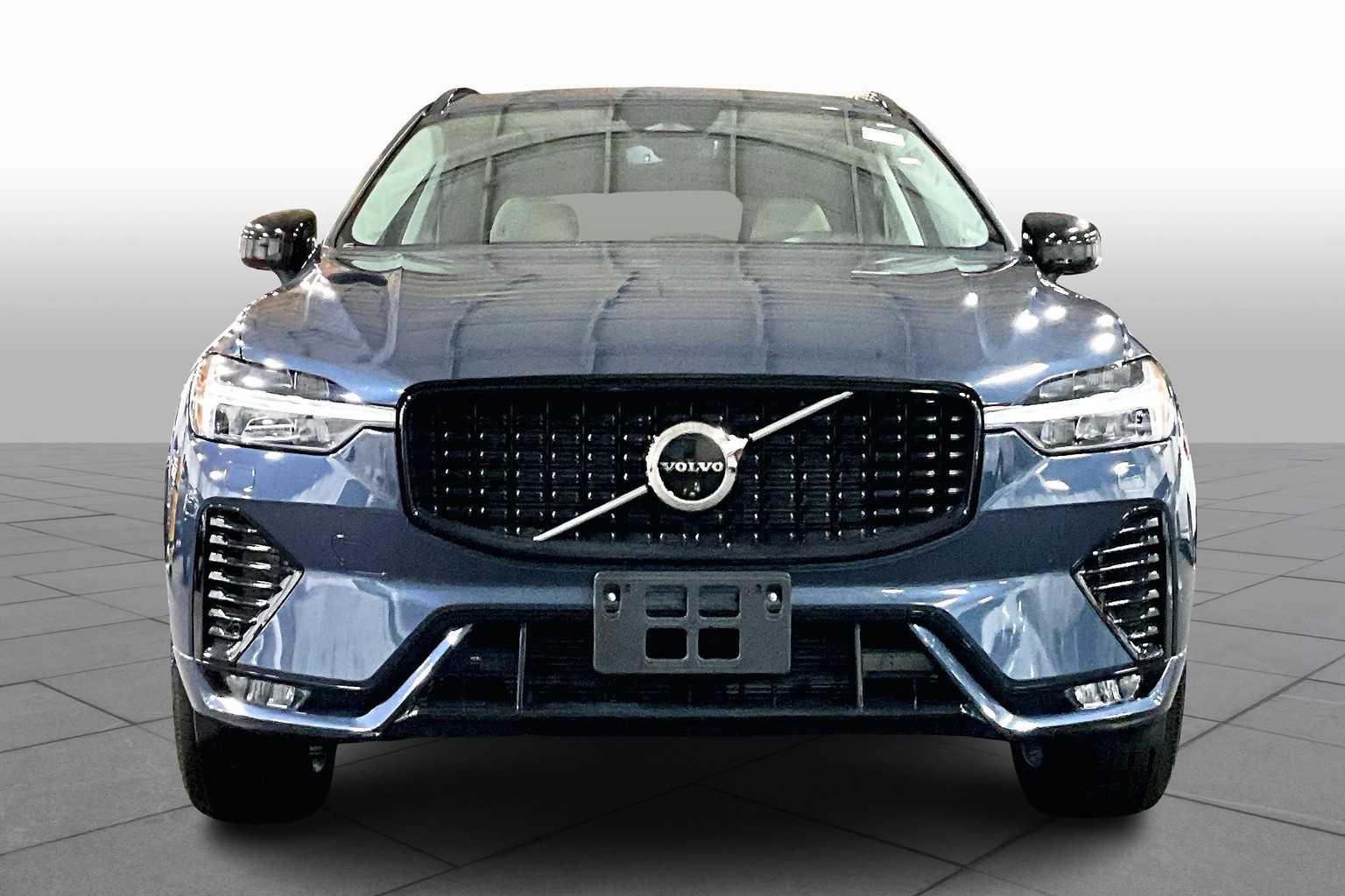 2024 Volvo XC60 Plus photo 3