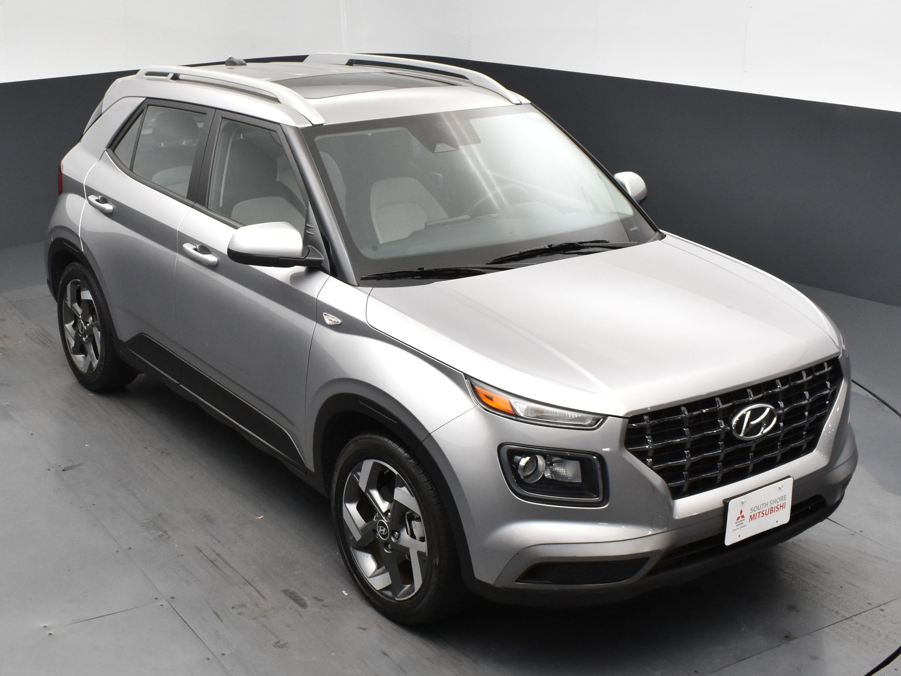2023 Hyundai Venue SEL photo 18