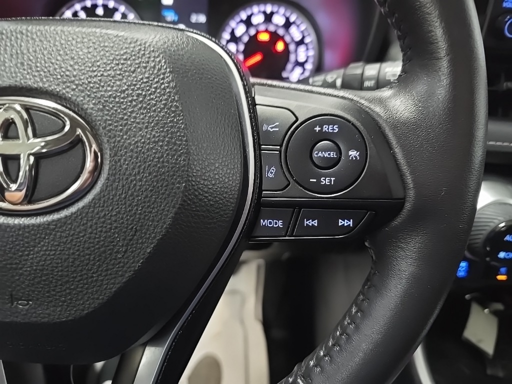2022 Toyota RAV4 XLE photo 21