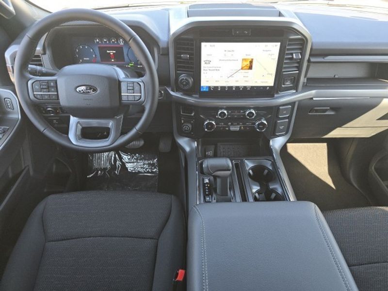 2025 Ford F-150 XLT photo 5