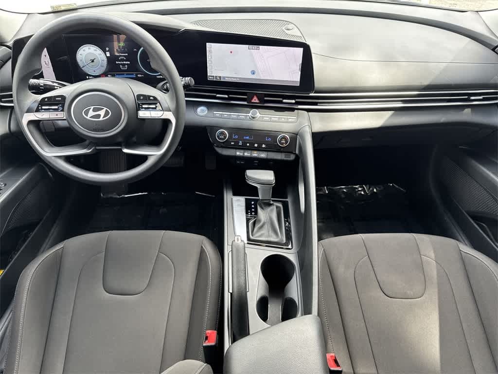 2024 Hyundai Elantra SEL photo 21