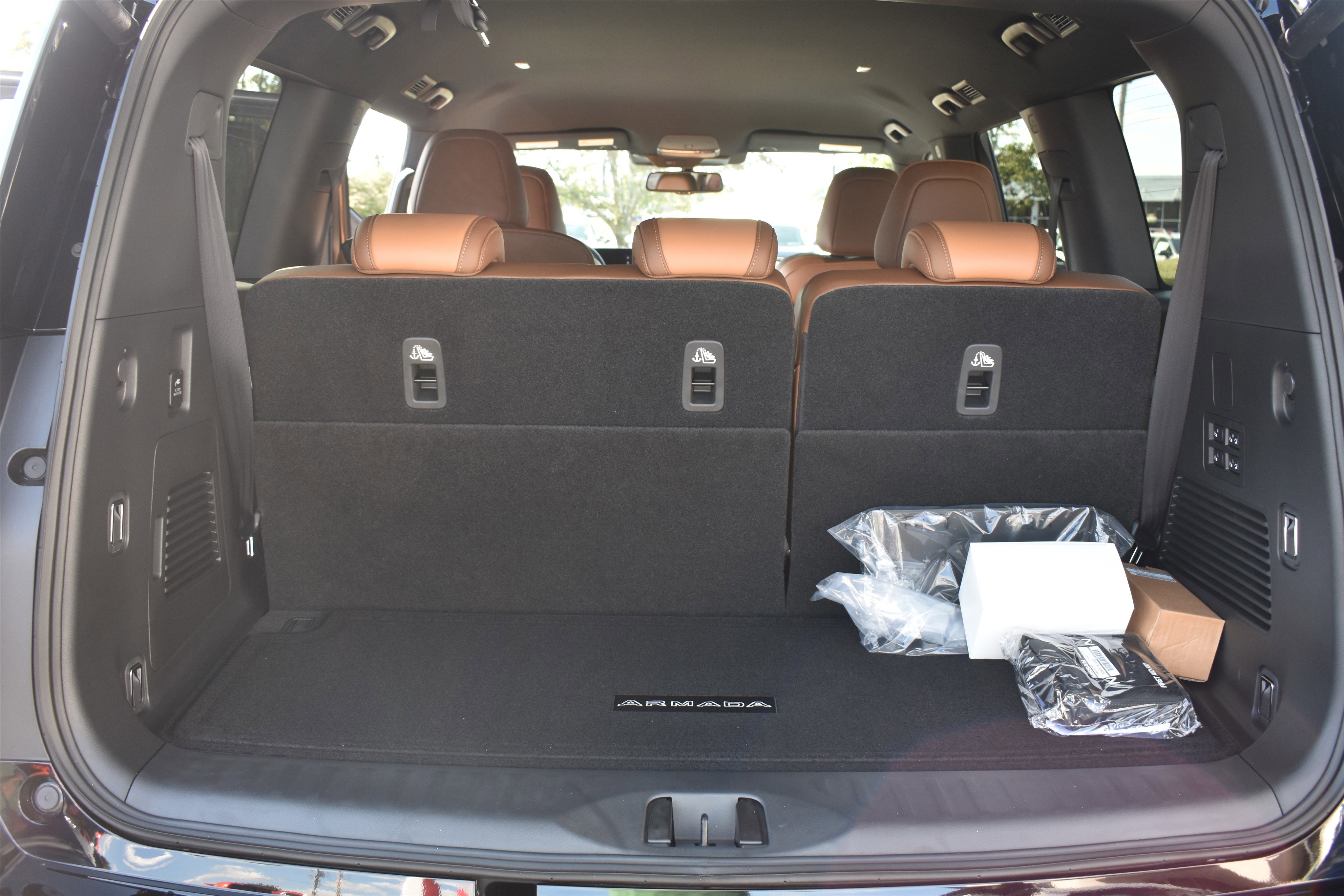 2026 Nissan Armada SL photo 7