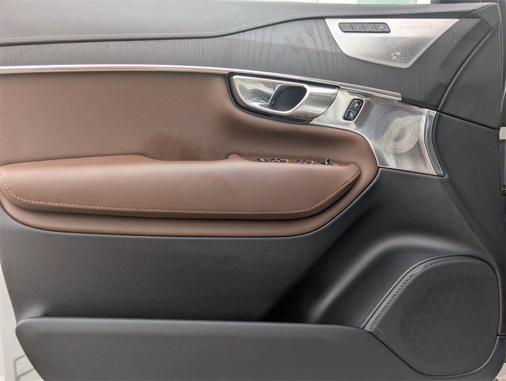 2022 Volvo XC90 Recharge T8 Inscription photo 12