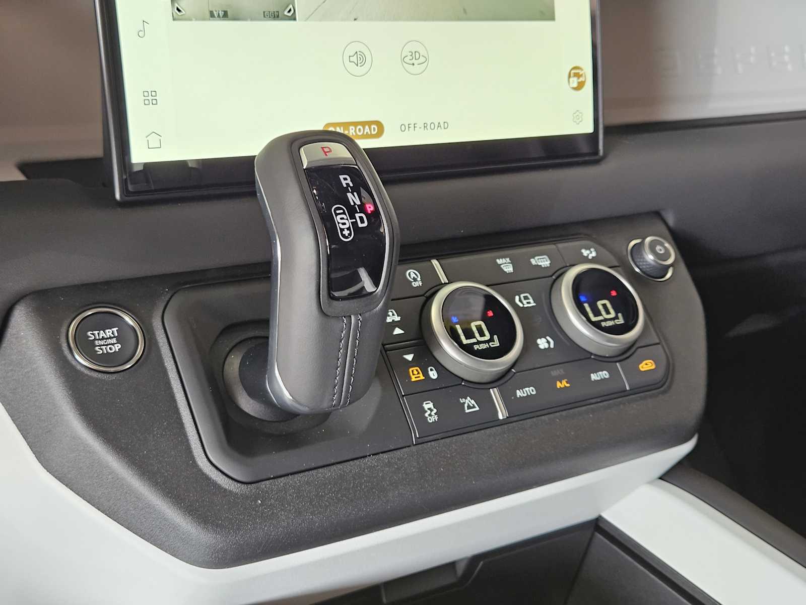 2025 Land Rover Defender 110 X-Dynamic SE photo 15