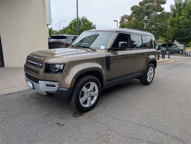 2025 Land Rover Defender 110 S photo 2