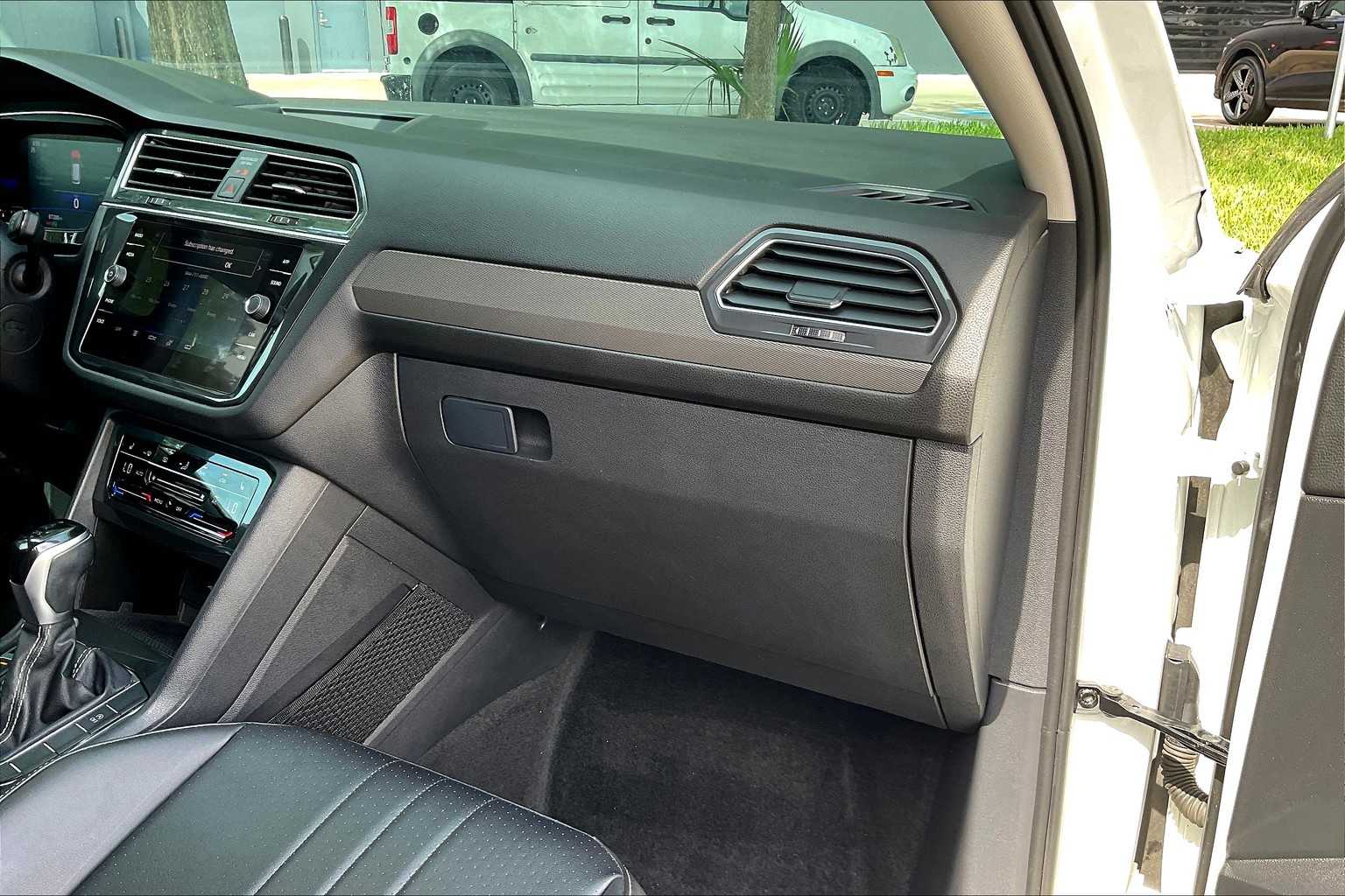 2022 Volkswagen Tiguan SE photo 32