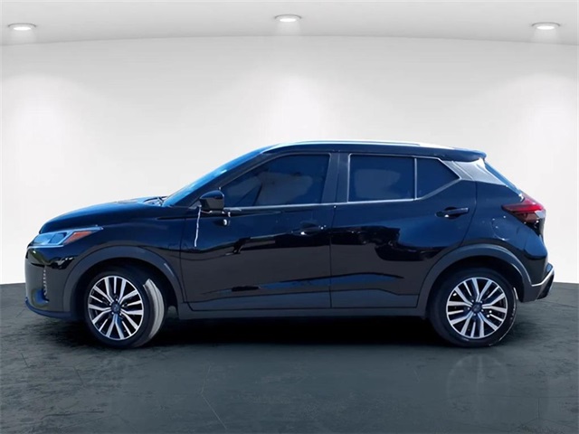 2022 Nissan Kicks SV photo 2