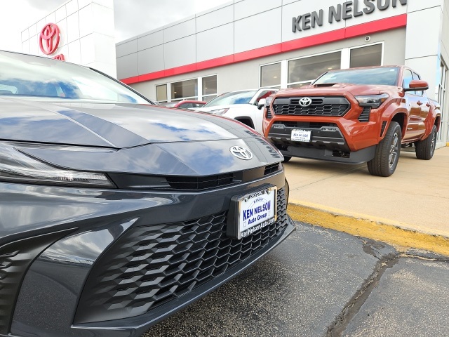 2026 Toyota Camry SE photo 3