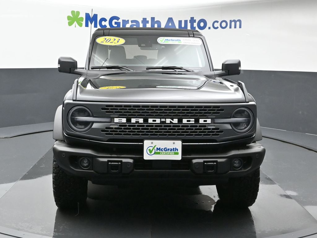 2023 Ford Bronco Badlands photo 2