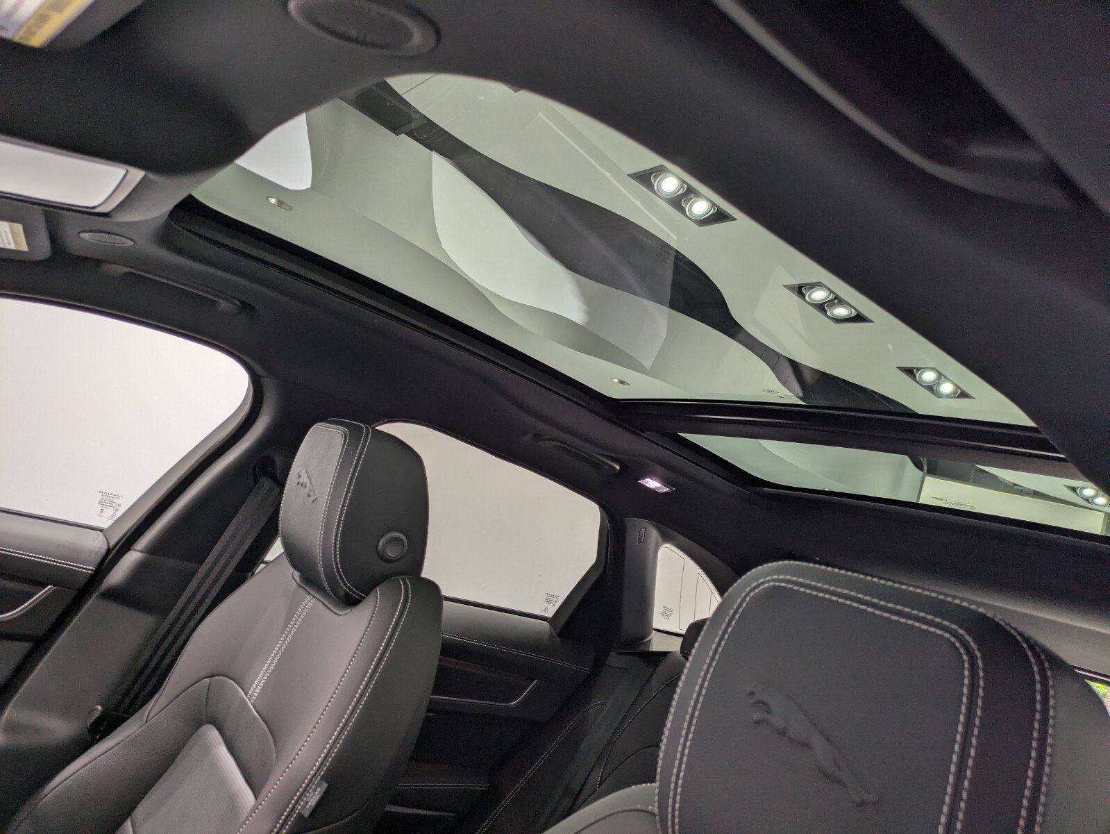 2026 Jaguar F-PACE P250 R-Dynamic S photo 8