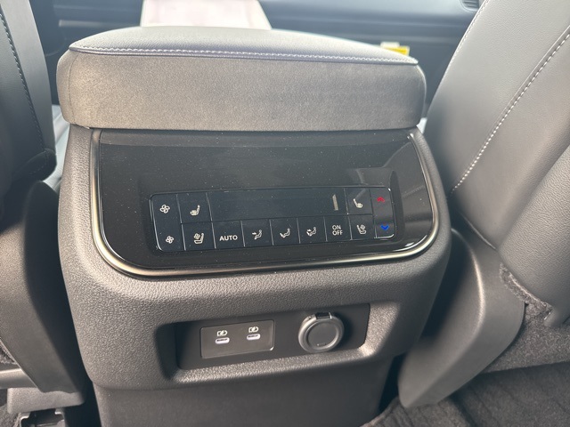 2026 Infiniti QX80 Sensory photo 9