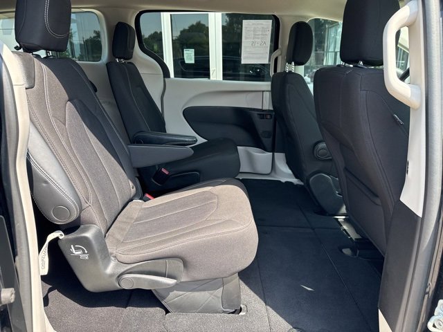 2023 Chrysler Voyager LX photo 32