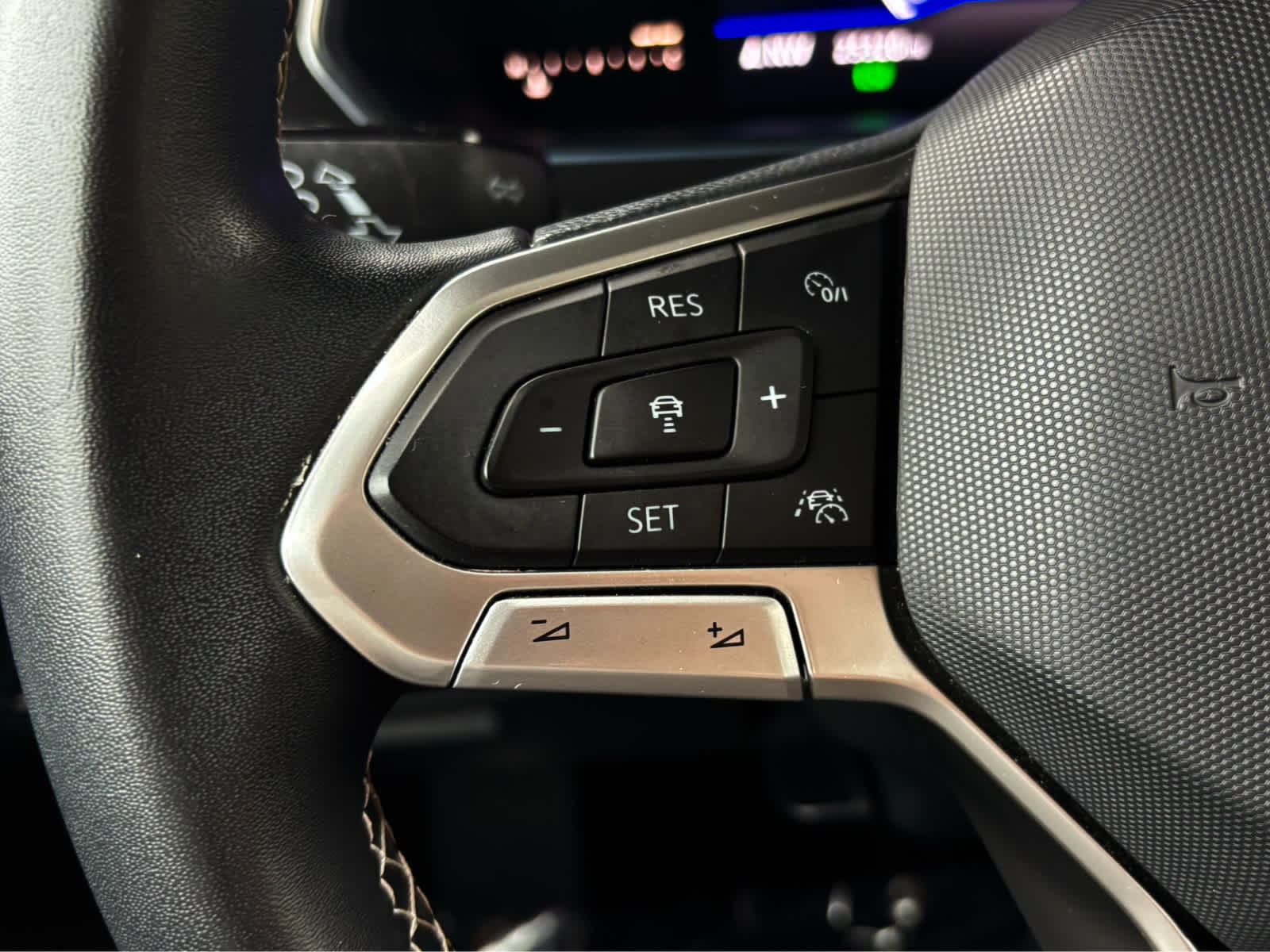 2022 Volkswagen Tiguan SE photo 14