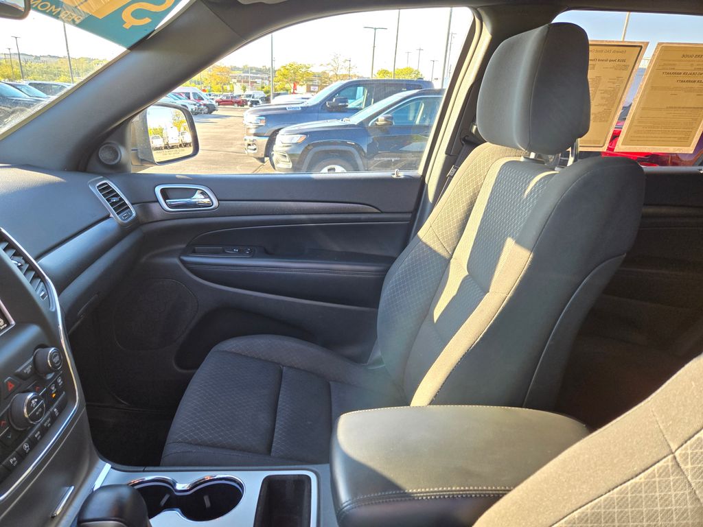 2018 Jeep Grand Cherokee Laredo photo 22