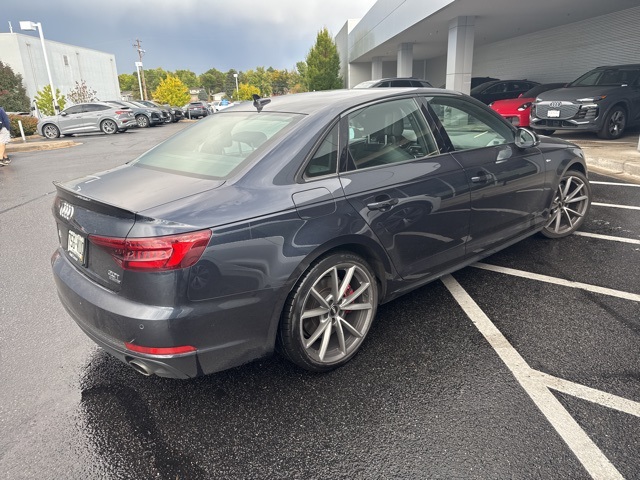 2018 Audi A4 2.0T Premium Plus photo 3