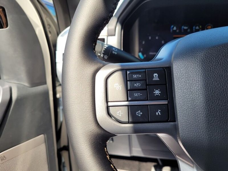 2025 Ford F-150 Lariat photo 22