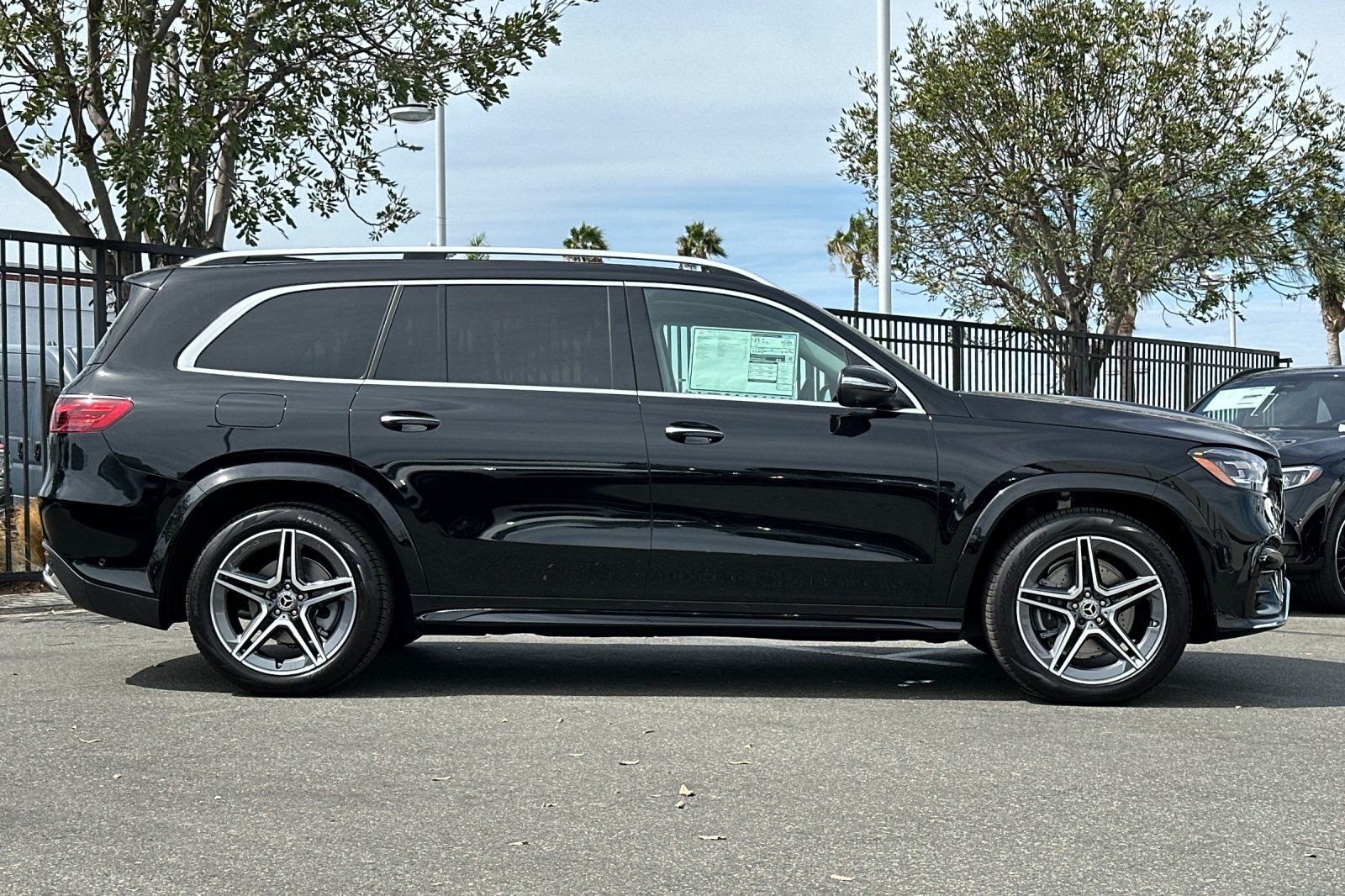 2026 Mercedes Benz GLS 450 4MATIC photo 4