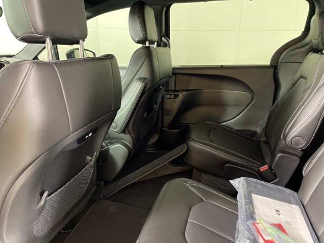 2025 Chrysler Pacifica photo 37