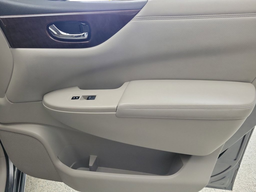 2014 Nissan Quest SV photo 18