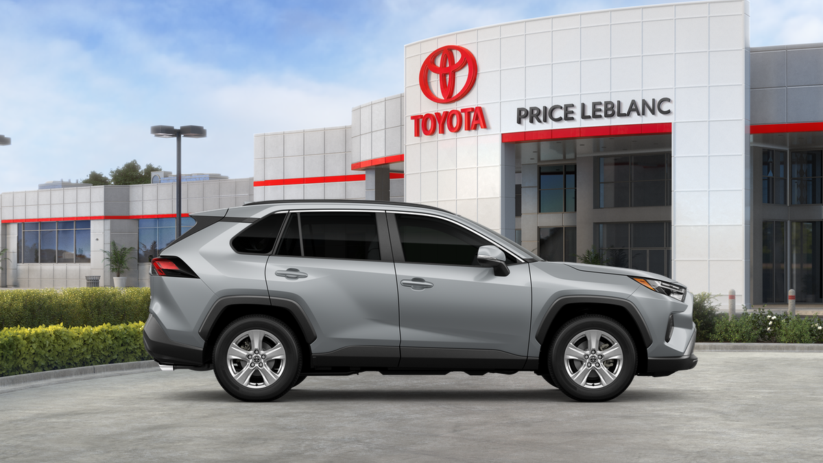 2025 Toyota RAV4 XLE photo 5