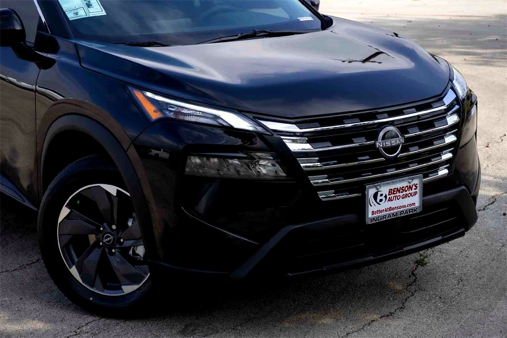 2026 Nissan Rogue SV photo 2