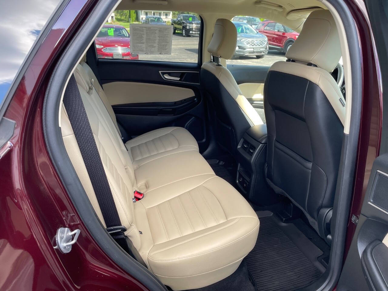 2022 Ford Edge SEL photo 9