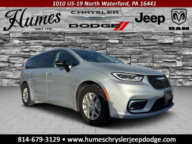 2024 Chrysler Pacifica Touring L's photo