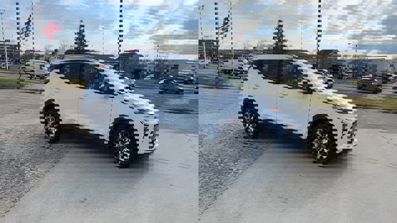 Used 2022 Chevrolet Bolt EUV LT with VIN 1G1FY6S03N4120080 for sale in Lebanon, OH