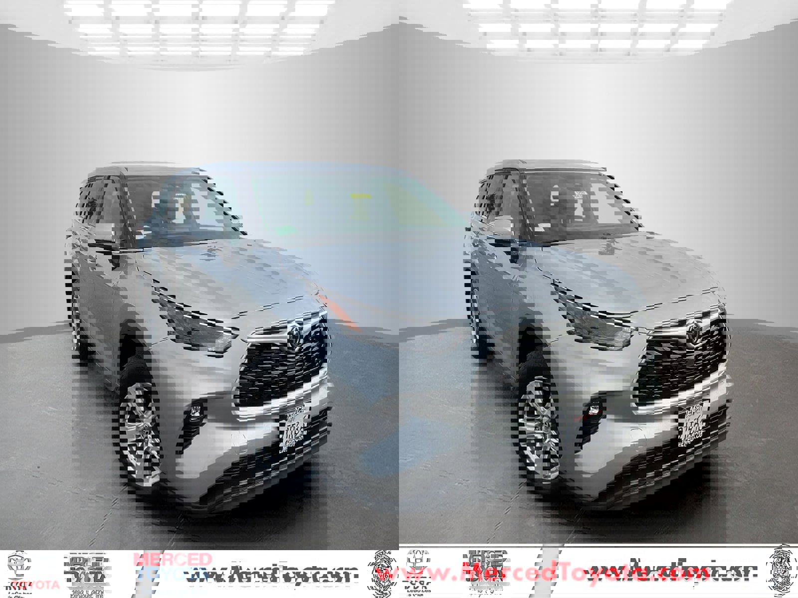 2025 Toyota Highlander LE's photo