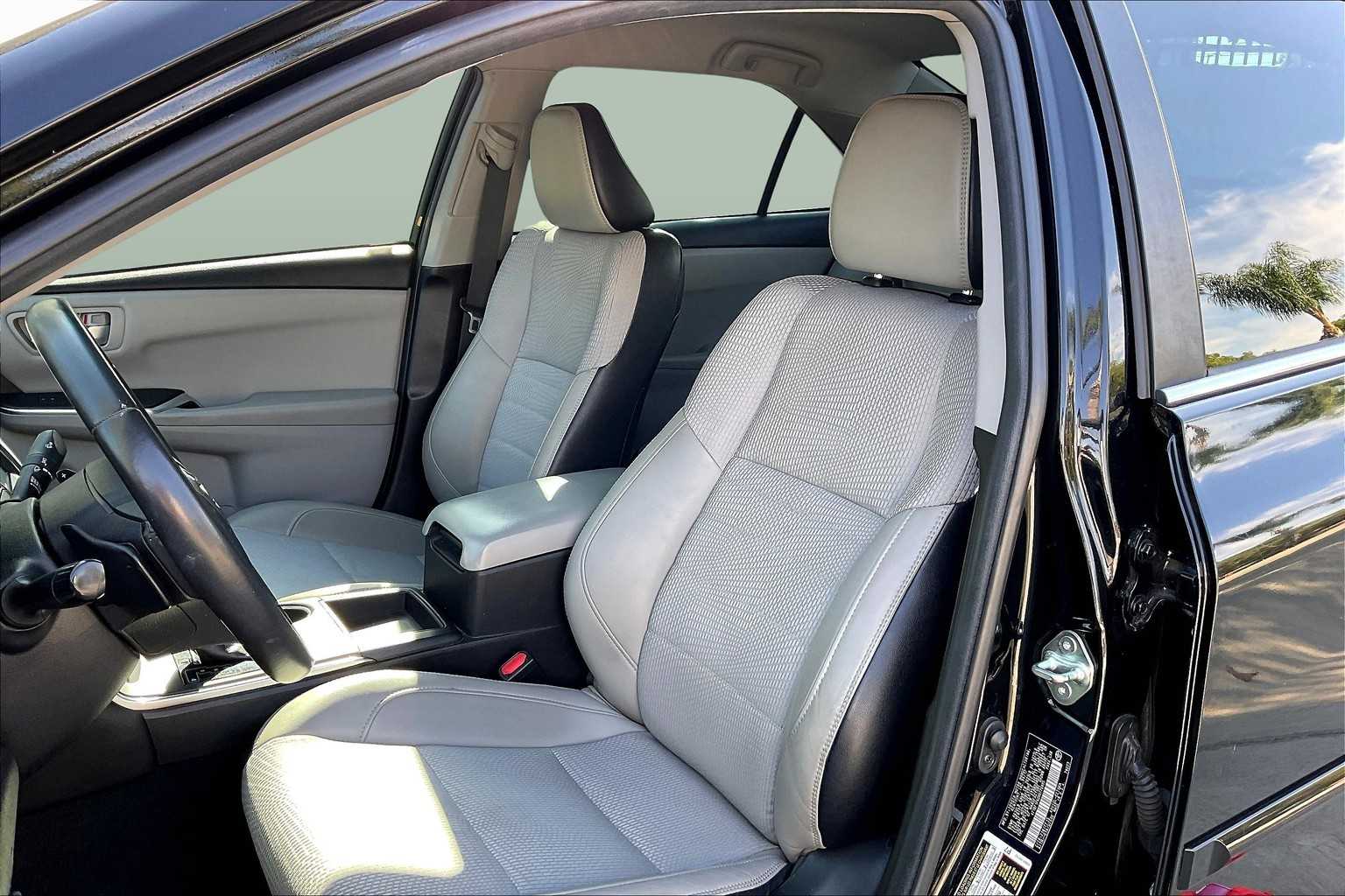 2017 Toyota Camry SE photo 7