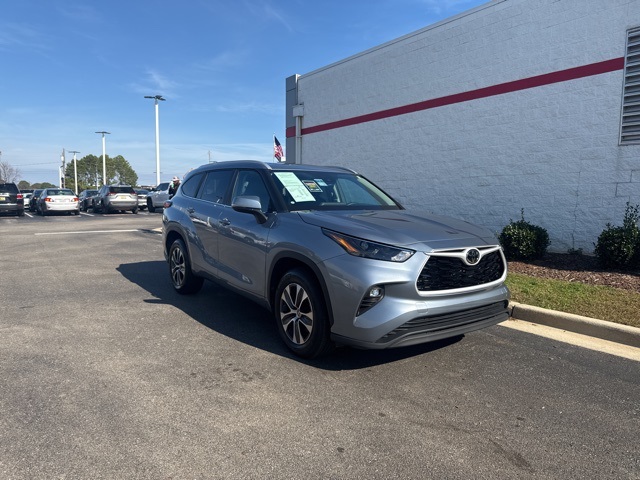 2023 Toyota Highlander XLE's photo