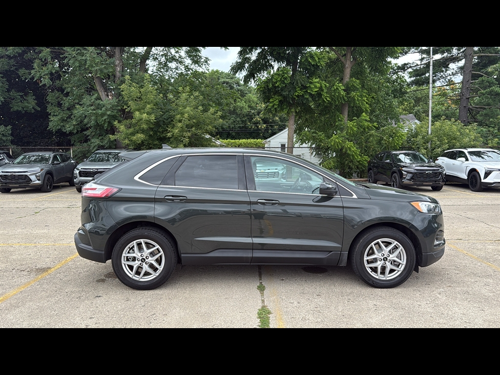 2023 Ford Edge SEL photo 5