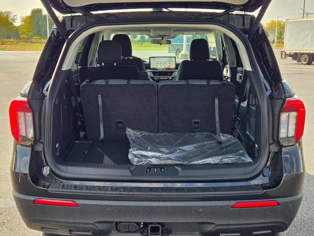 2025 Ford Explorer photo 13