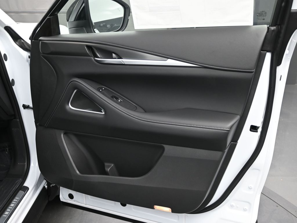 2026 Infiniti QX60 Luxe photo 10