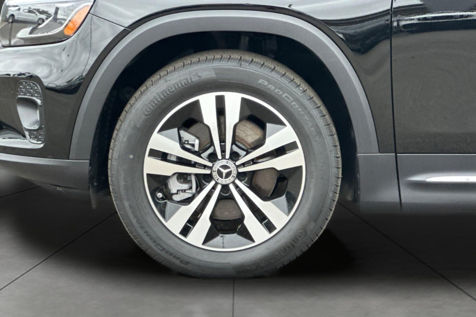 2025 Mercedes Benz GLB 250 photo 3