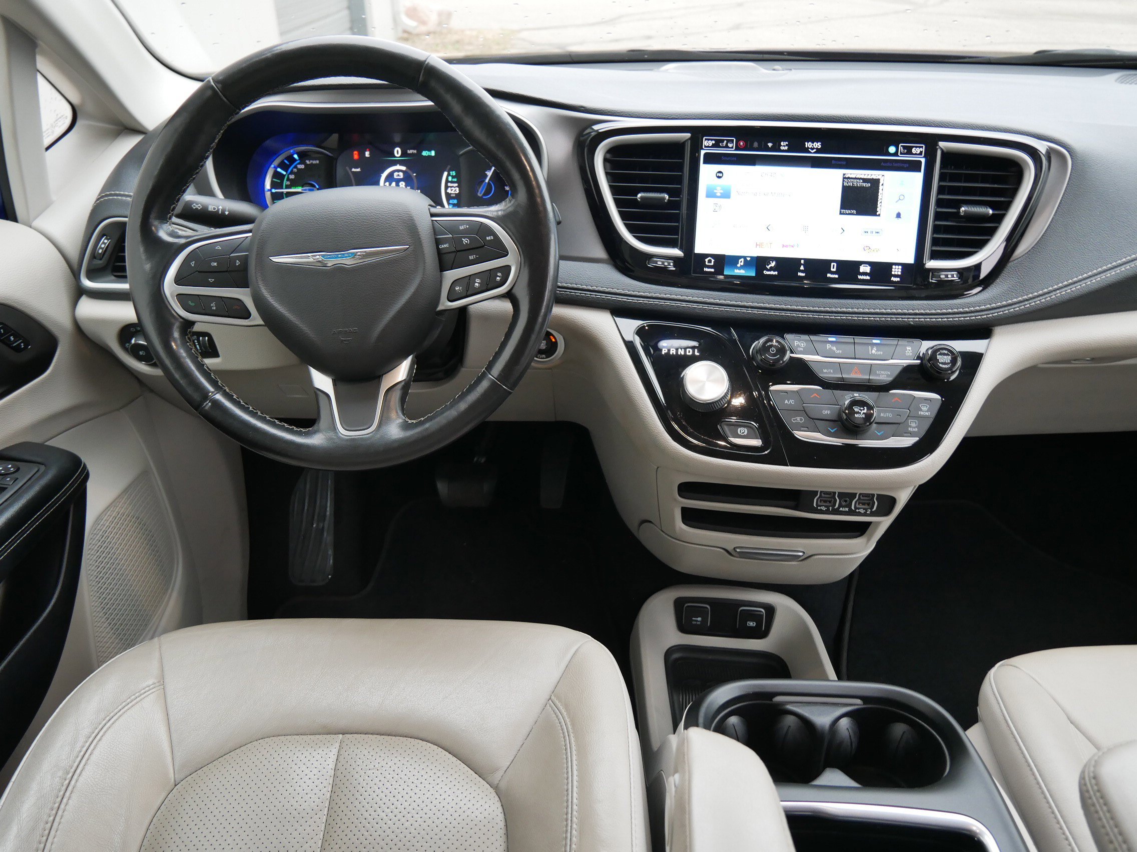 2021 Chrysler Pacifica Hybrid Touring L photo 16