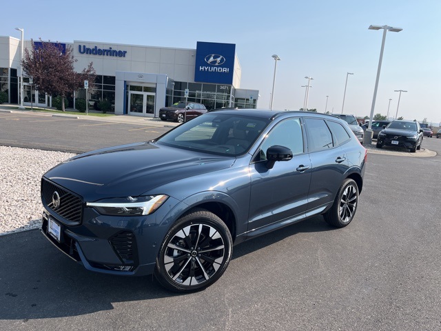 2026 Volvo XC60 Plus's photo