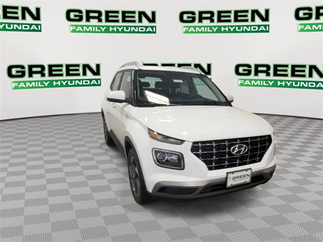 2025 Hyundai Venue SEL photo 3