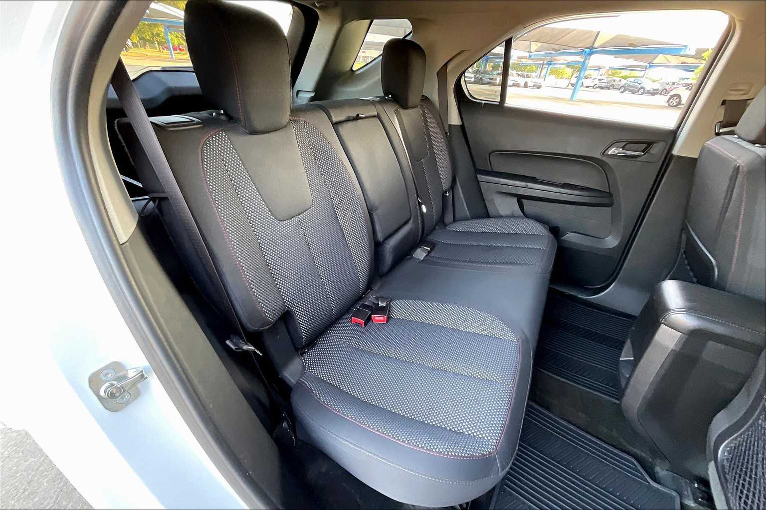 2017 Chevrolet Equinox LT photo 19