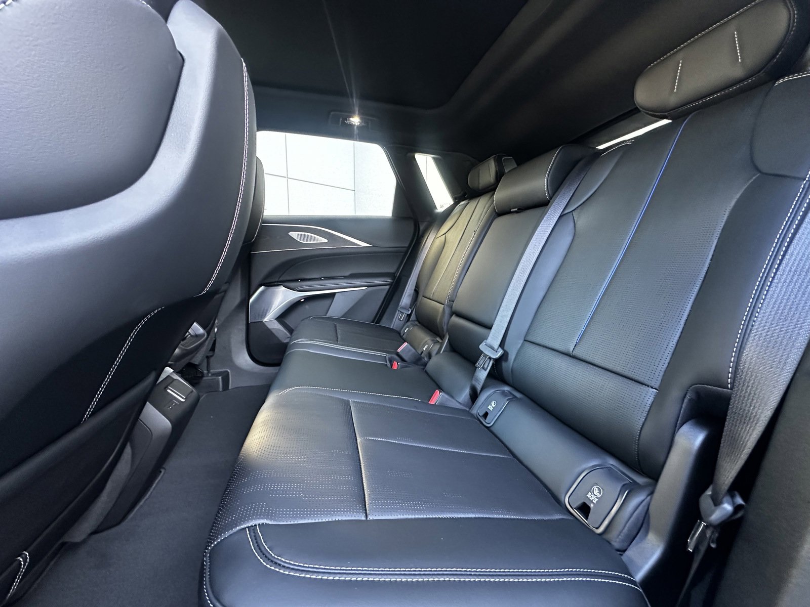 2025 Cadillac Lyriq Luxury photo 6