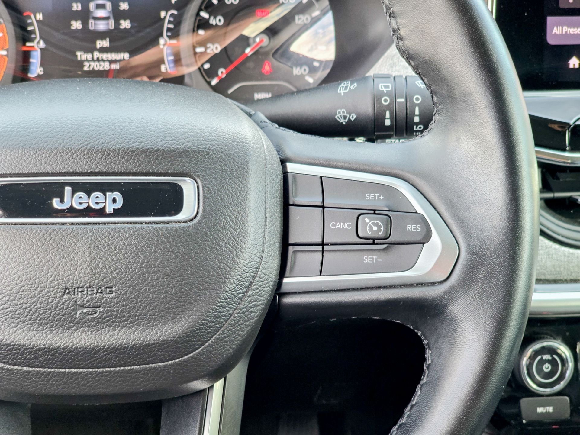 2022 Jeep Compass Latitude Lux photo 32