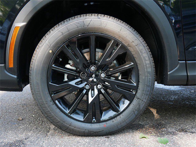 2025 Mitsubishi Eclipse Cross LE photo 3