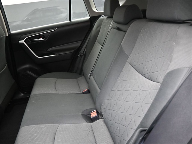 2021 Toyota RAV4 XLE photo 2