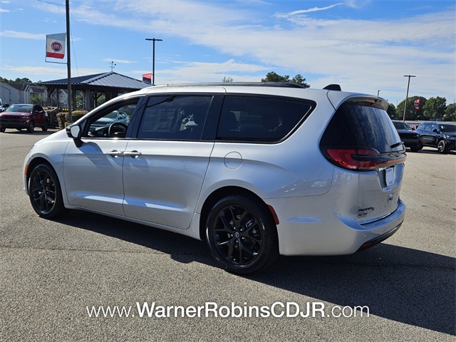 2026 Chrysler Pacifica photo 7