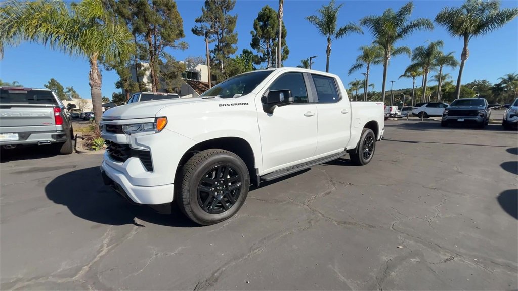 2025 Chevrolet Silverado 1500 RST photo 3