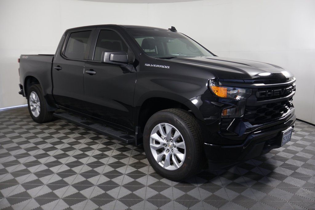 2022 Chevrolet Silverado 1500 Custom photo 2