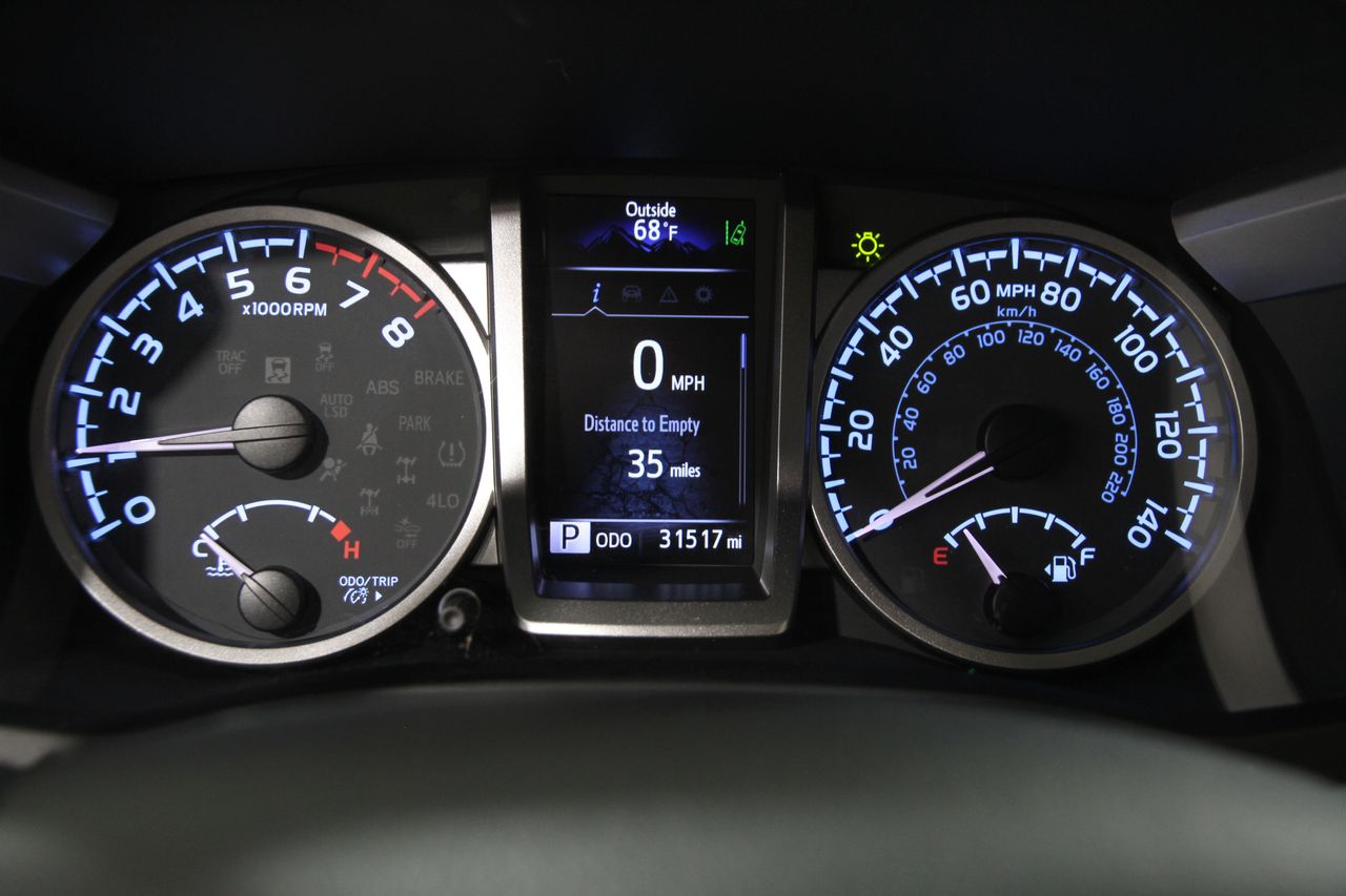 2022 Toyota Tacoma SR5 photo 8