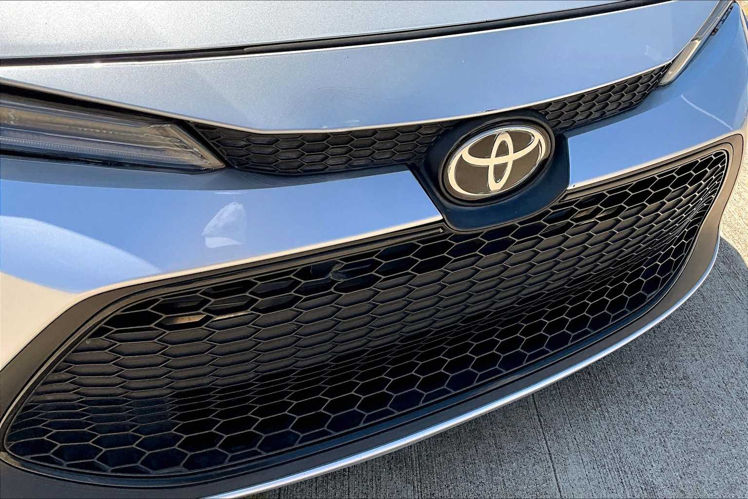 2020 Toyota Corolla LE photo 26