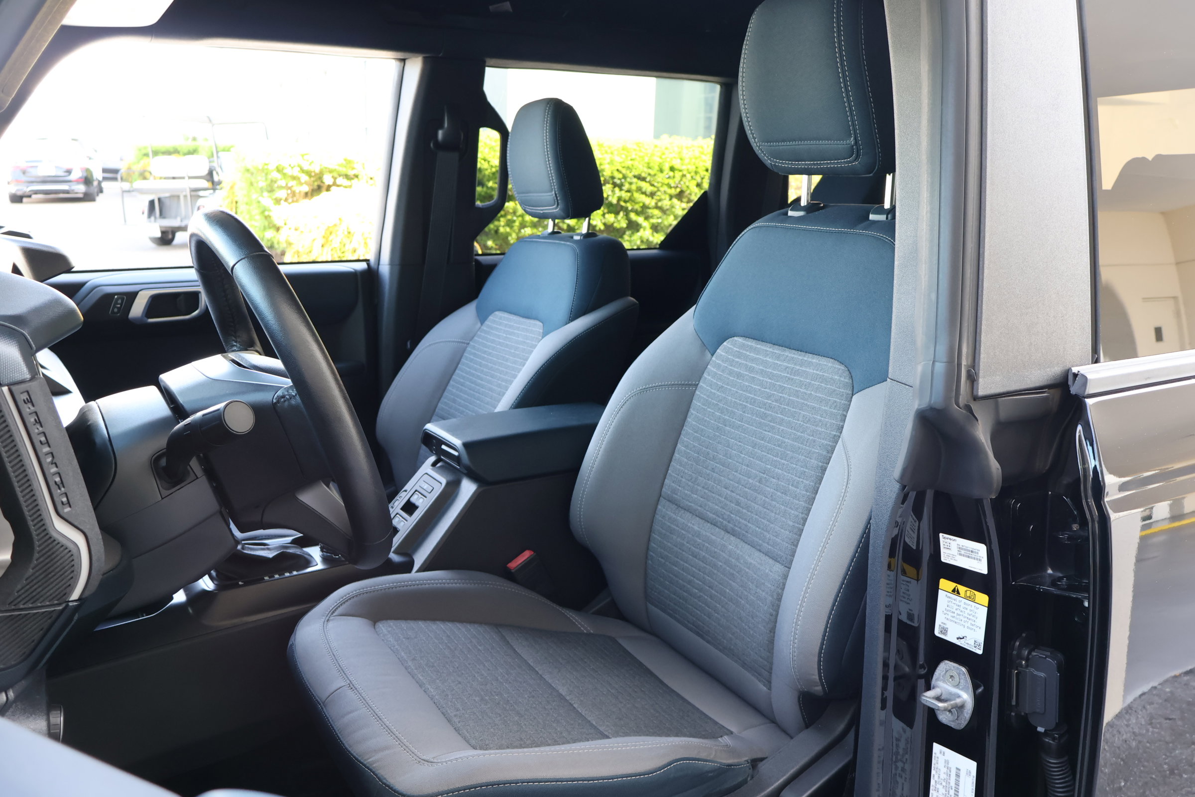 2022 Ford Bronco Base Big Bend Black Diamond Outer Banks photo 2